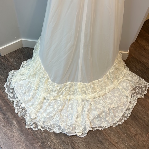 Super Elegant Vintage Wedding Gown Year 1982 With Separate Inner Dress Pompom - Picture 8 of 10